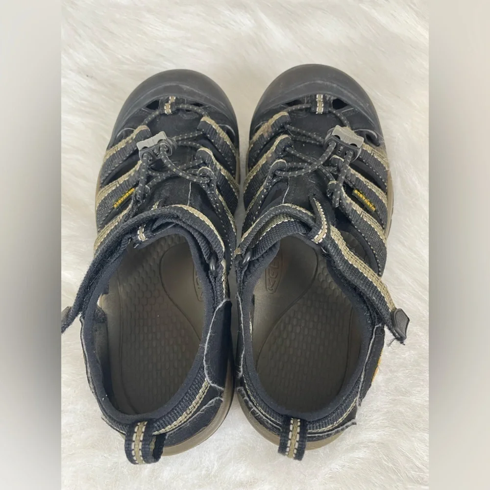 Keen Boys Black and army green shoes